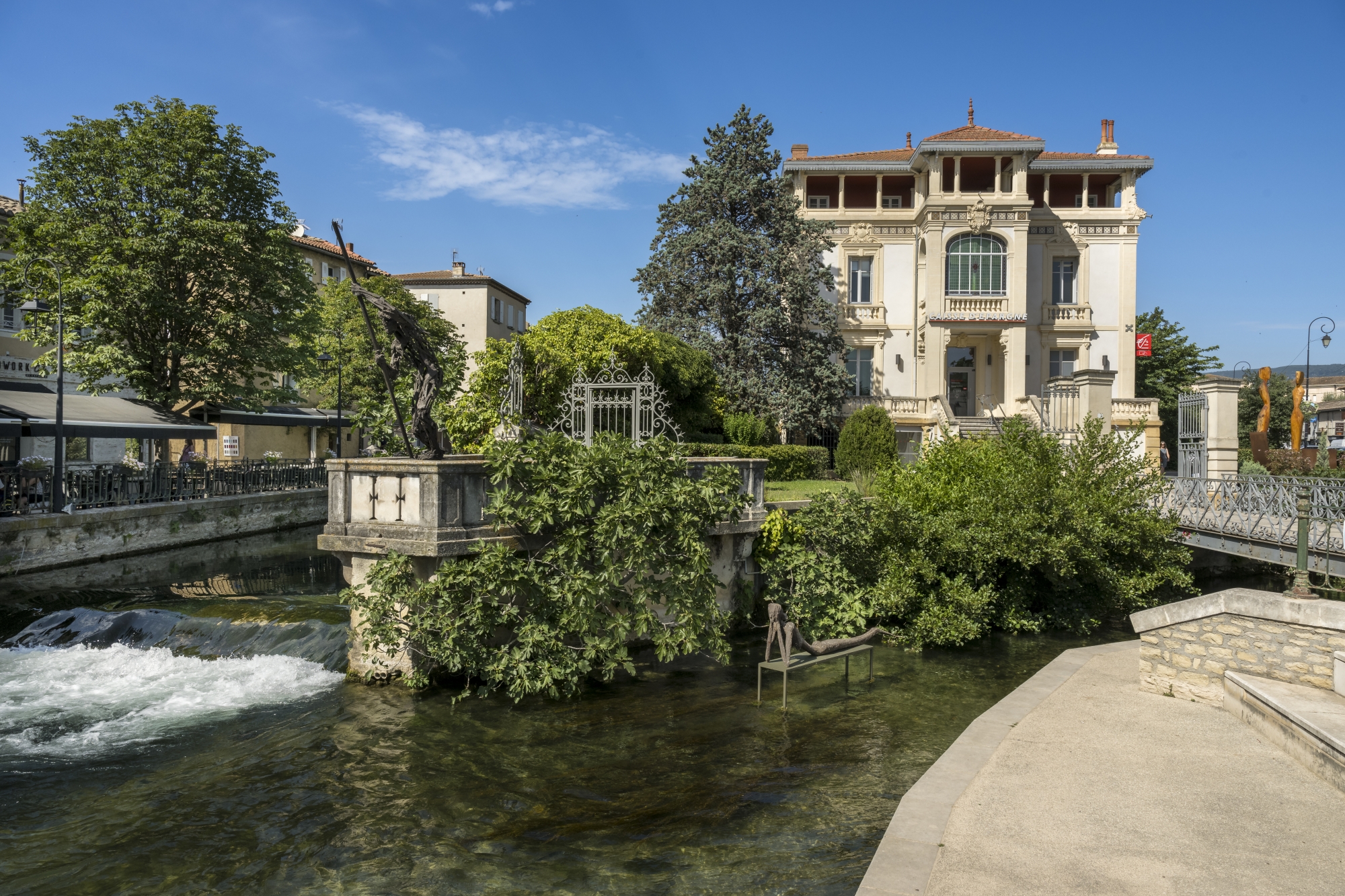 Le château Dumas est l’exemple parfait des maisons de maître érigées par la bourgeoisie l’Isloise à la fin du XIXe siècle.