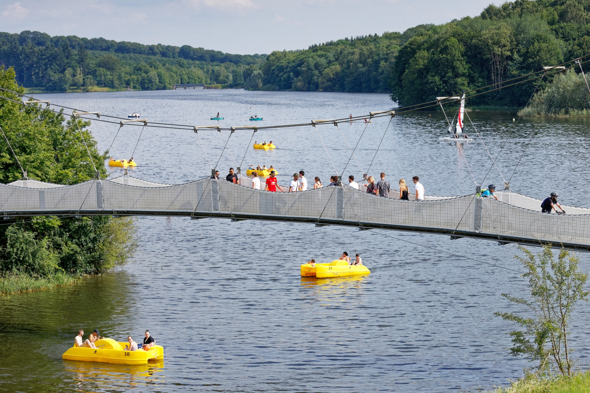 La base nautique et de loisirs du ValJoly, station touristique à Eppe- Sauvage. Canoë-kayak, paddle, planche à voile, mais aussi VTT ou rando équestre… les activités ne manquent pas.