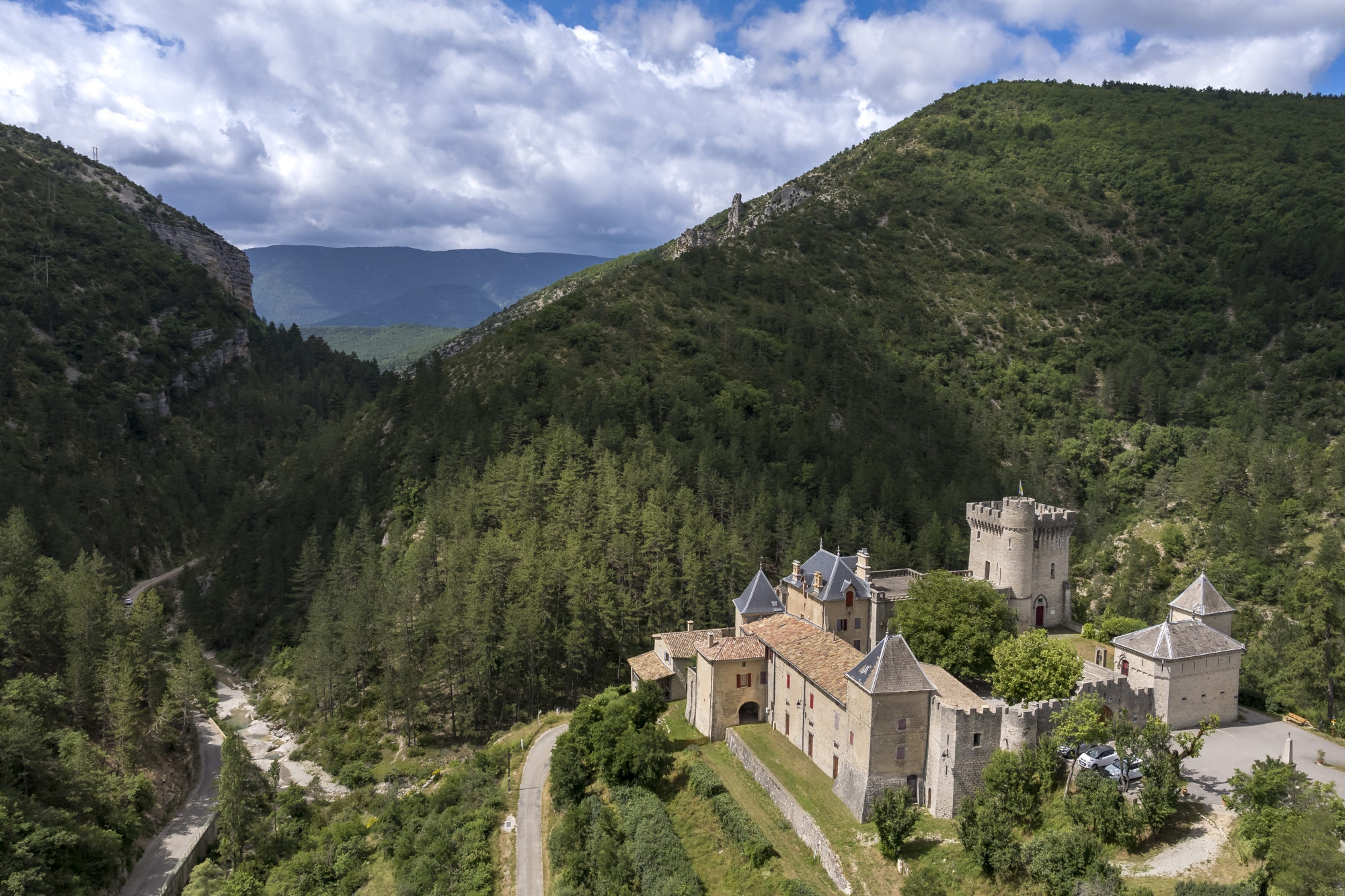 Le château d’Aulun, fortification du XIIe siècle au cœur de l’ancien fief des Mévouillon.