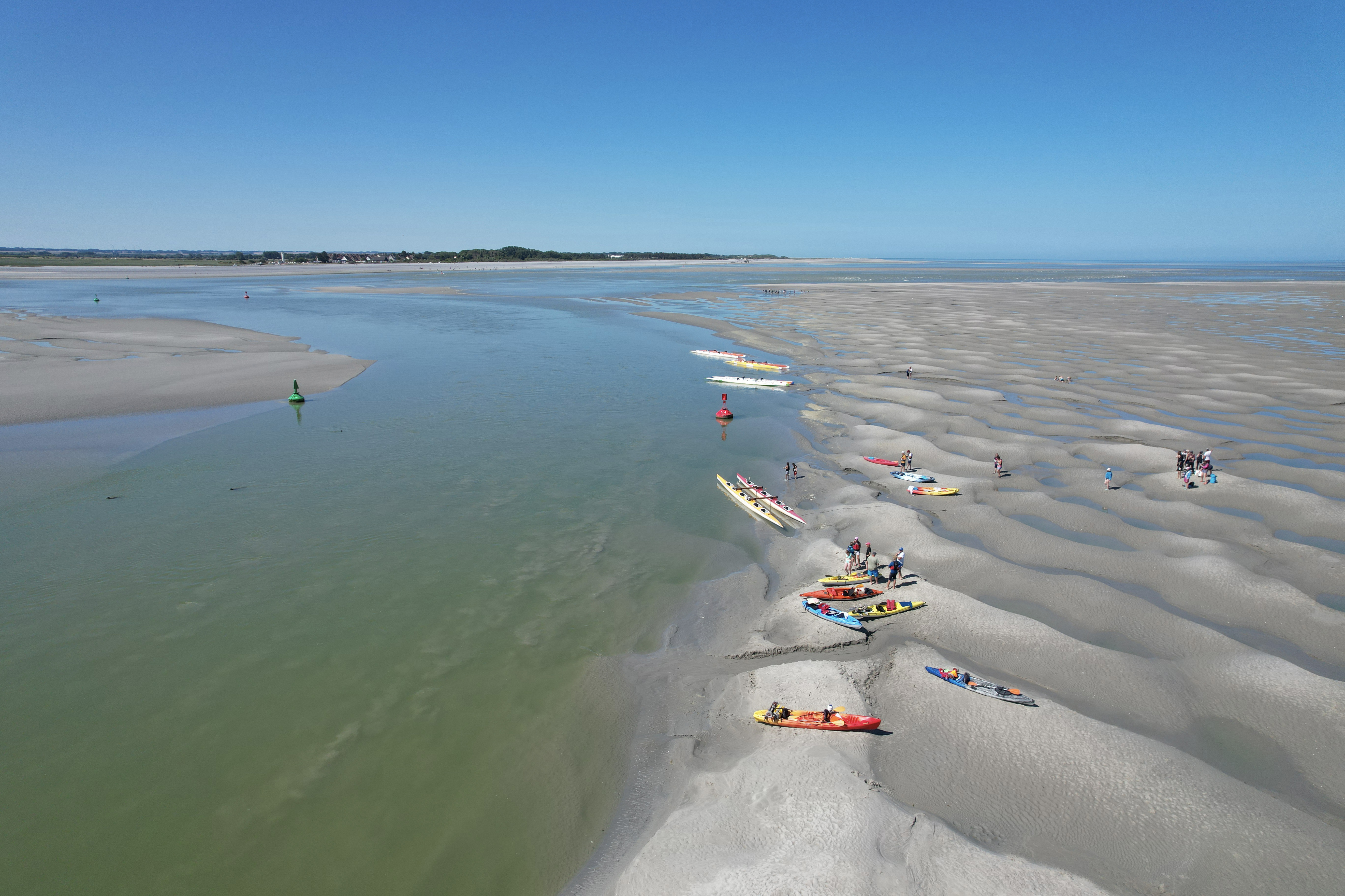 Pirogues et kayaks dans la baie de Somme