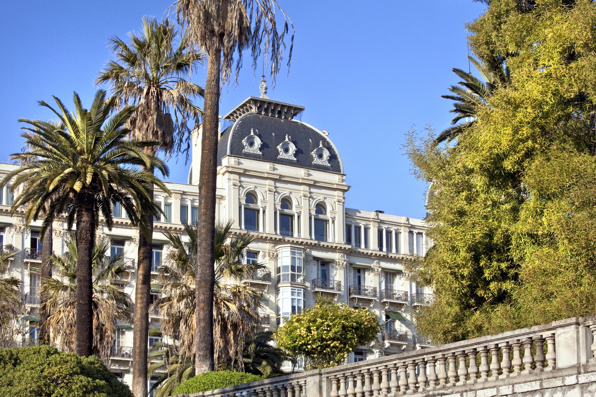 L'Excelsior Régina Palace, joyau Belle Époque niché sur les hauteurs de Cimiez.